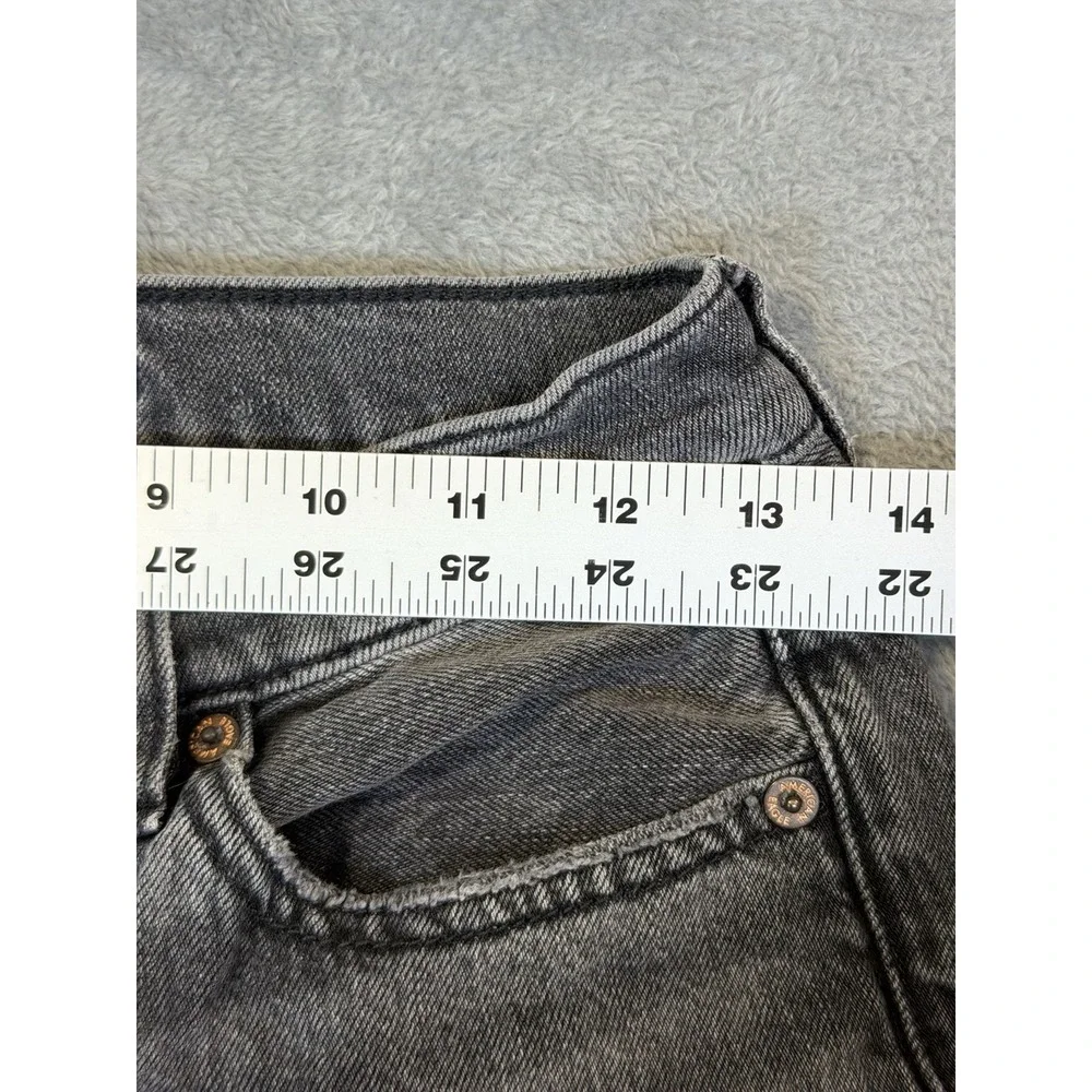 American Eagle Outfitters pictures clothing differ
